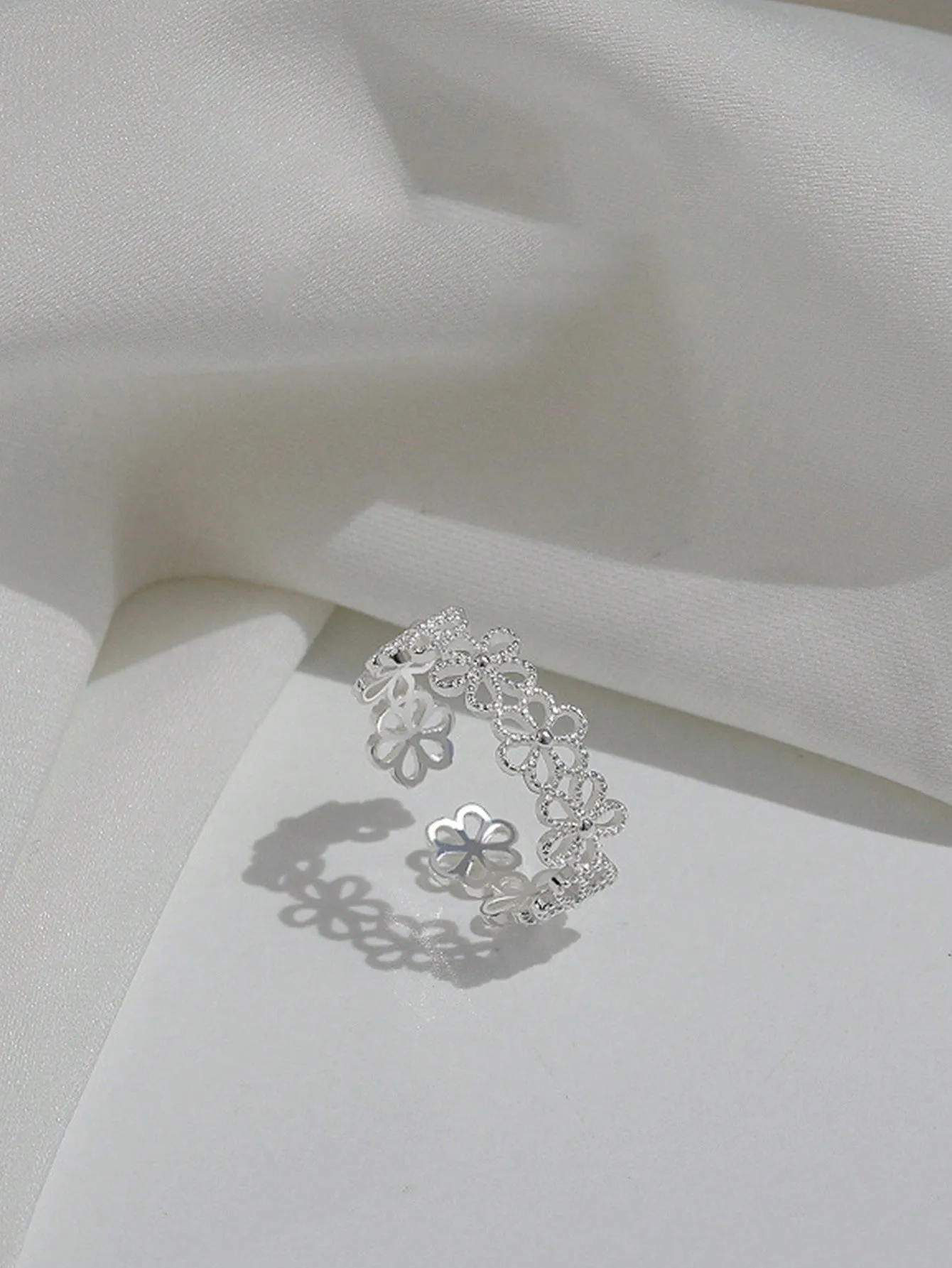 1pc Delicate Lace Floral Cutout Flower Design French Style Sweet Ring With Unique Charm