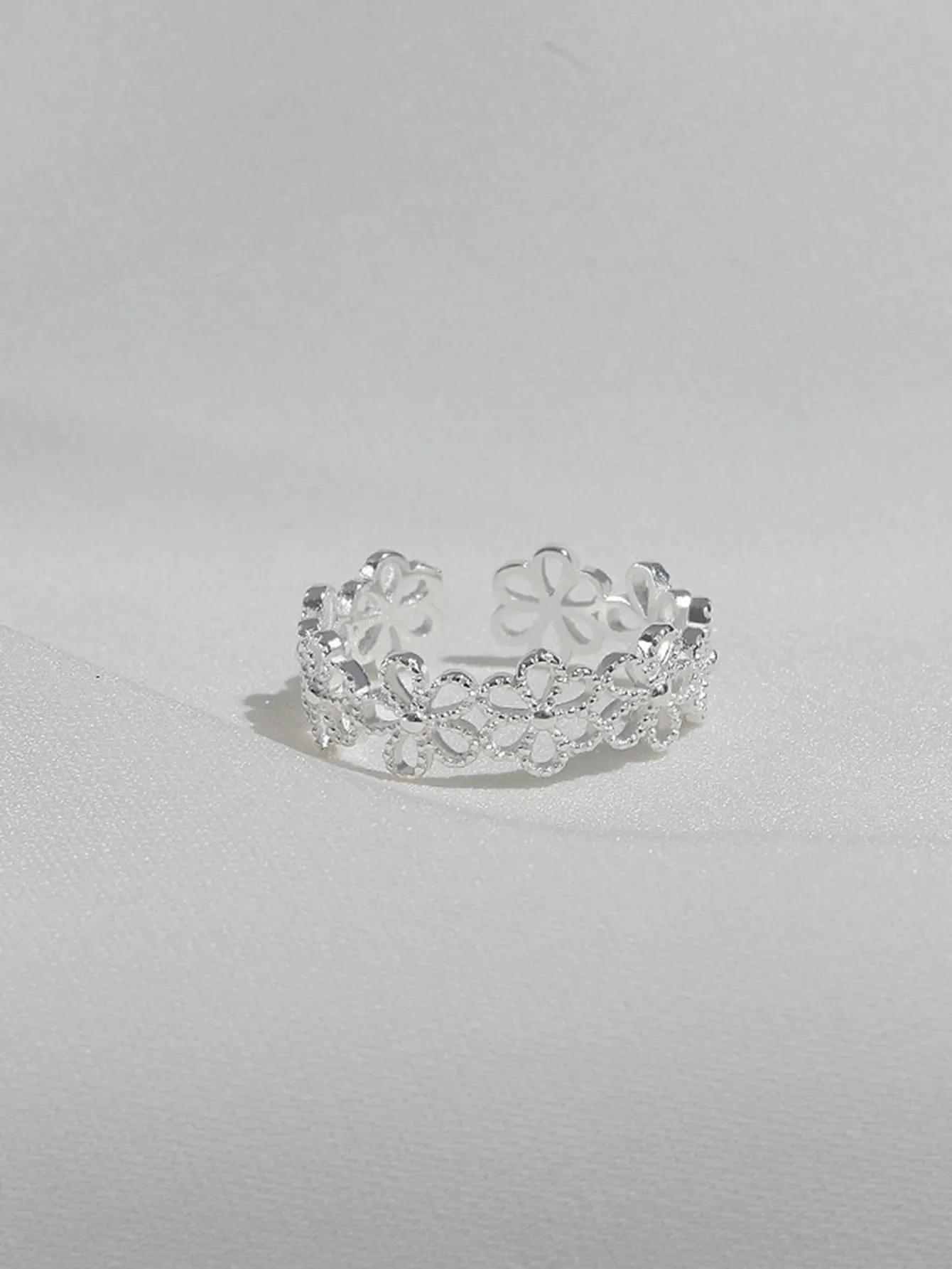 1pc Delicate Lace Floral Cutout Flower Design French Style Sweet Ring With Unique Charm