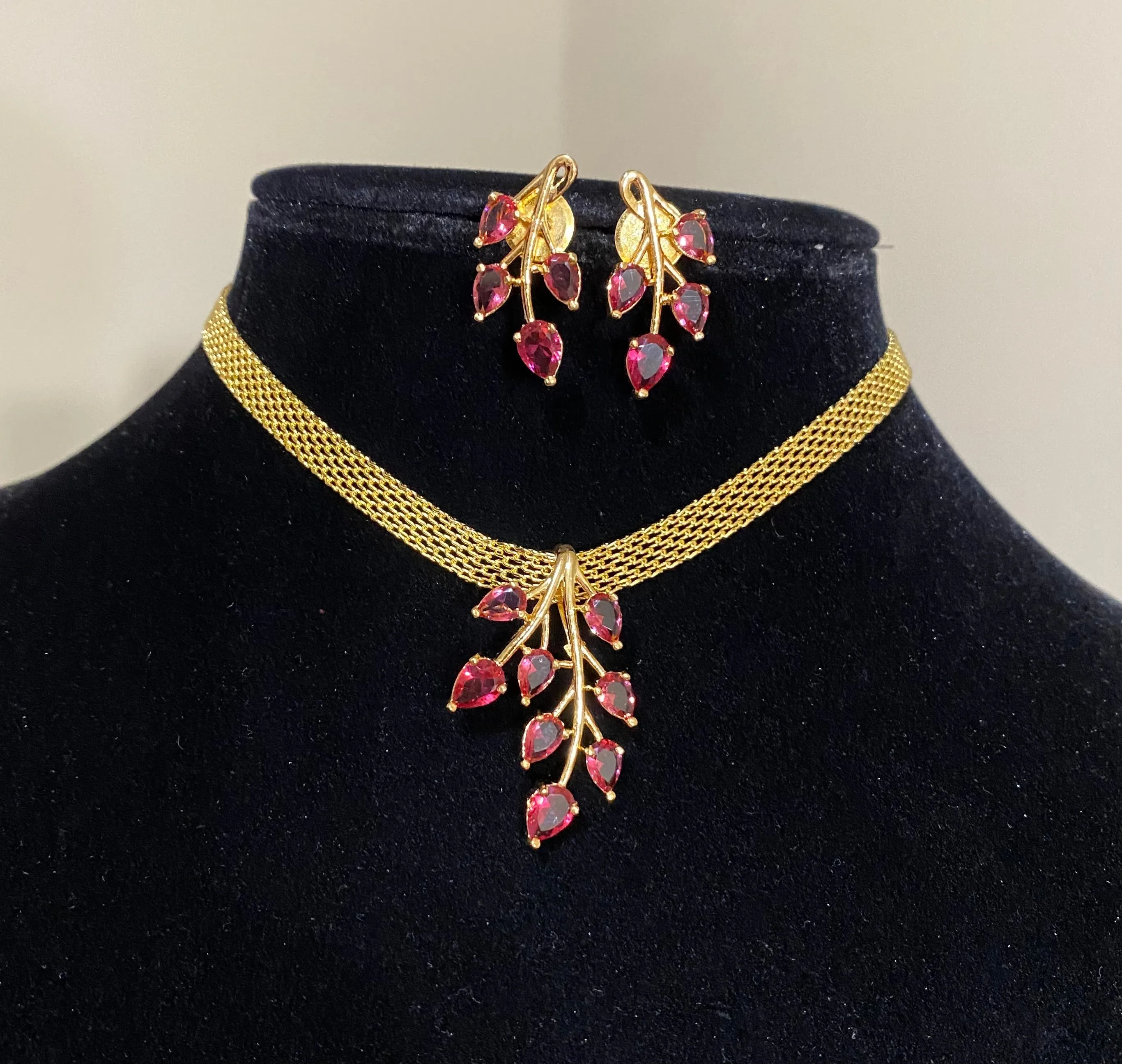 CZ Classic Pendant Set With Gold Plating GL35