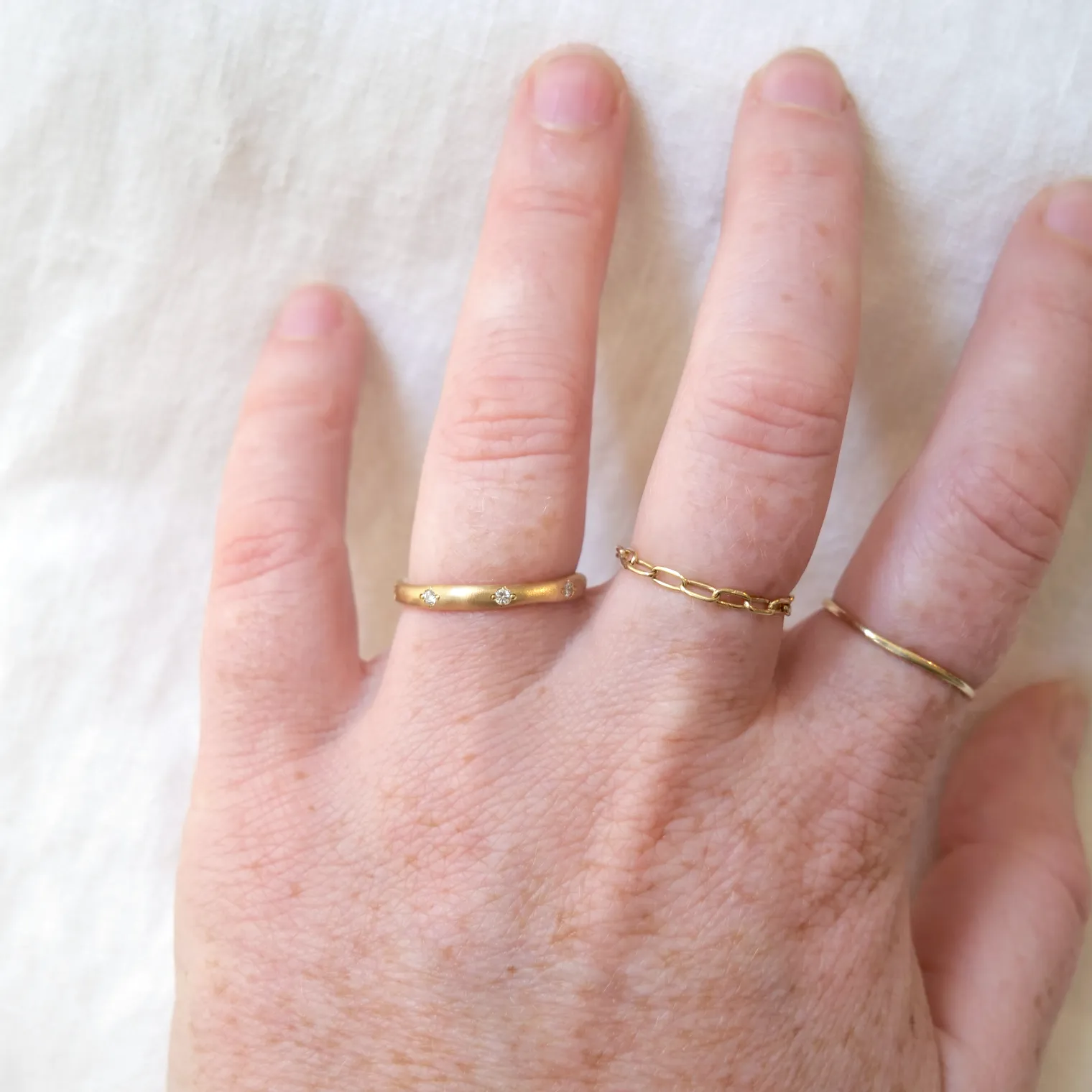 Delicate Wavy Band - Diamonds