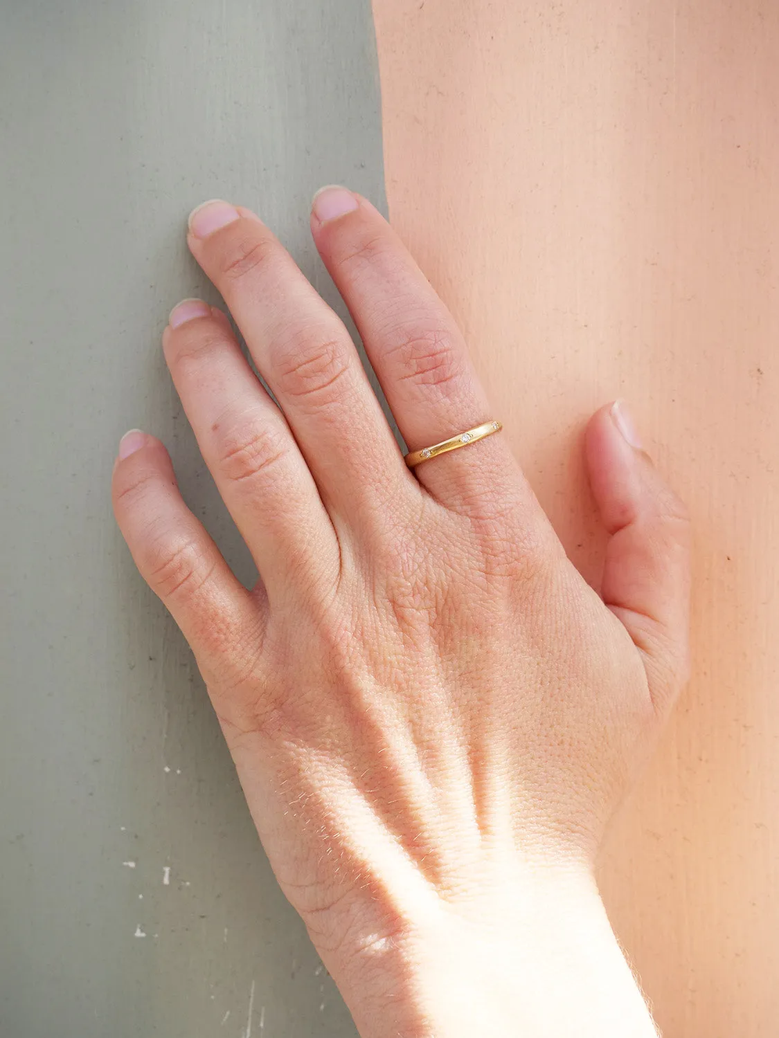Delicate Wavy Band - Diamonds