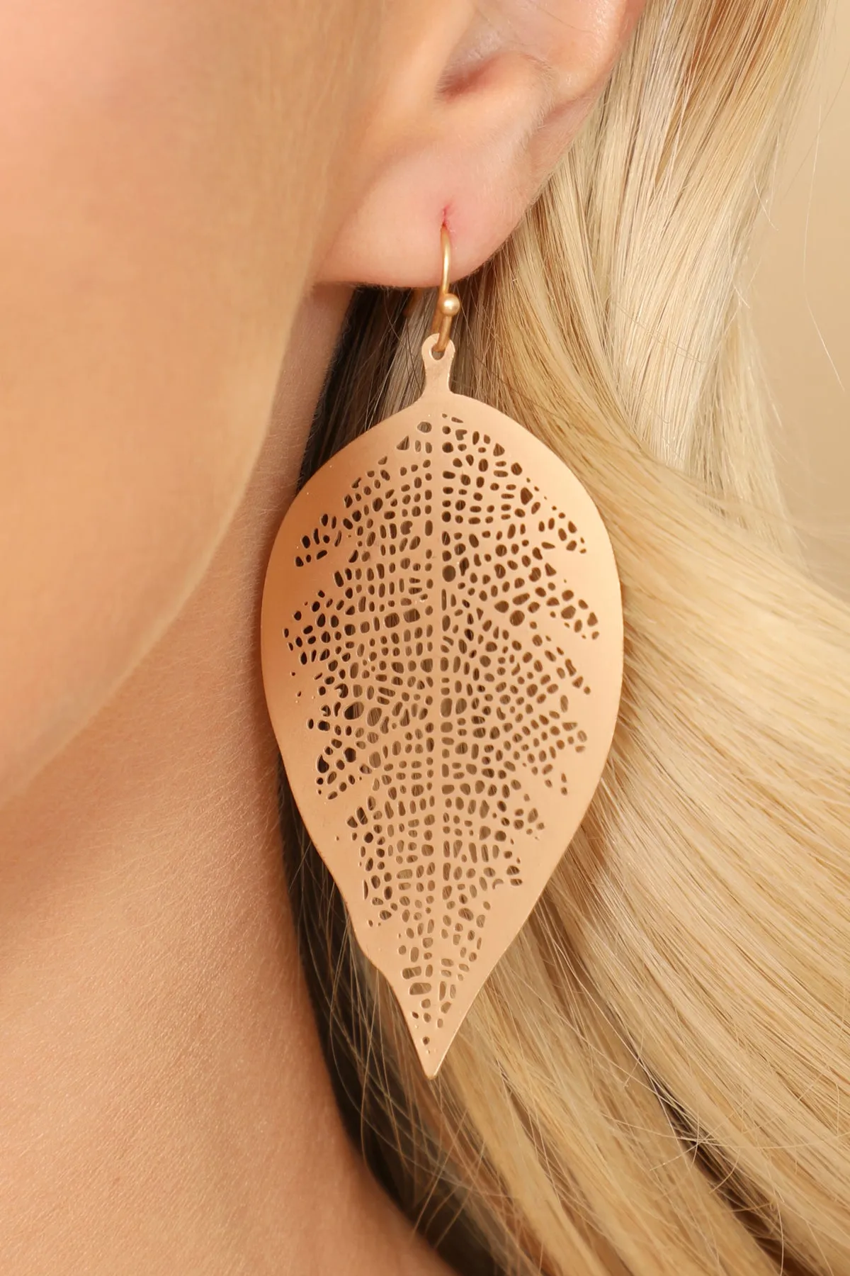 FINE LEAF FILIGREE HOOK EARRINGS