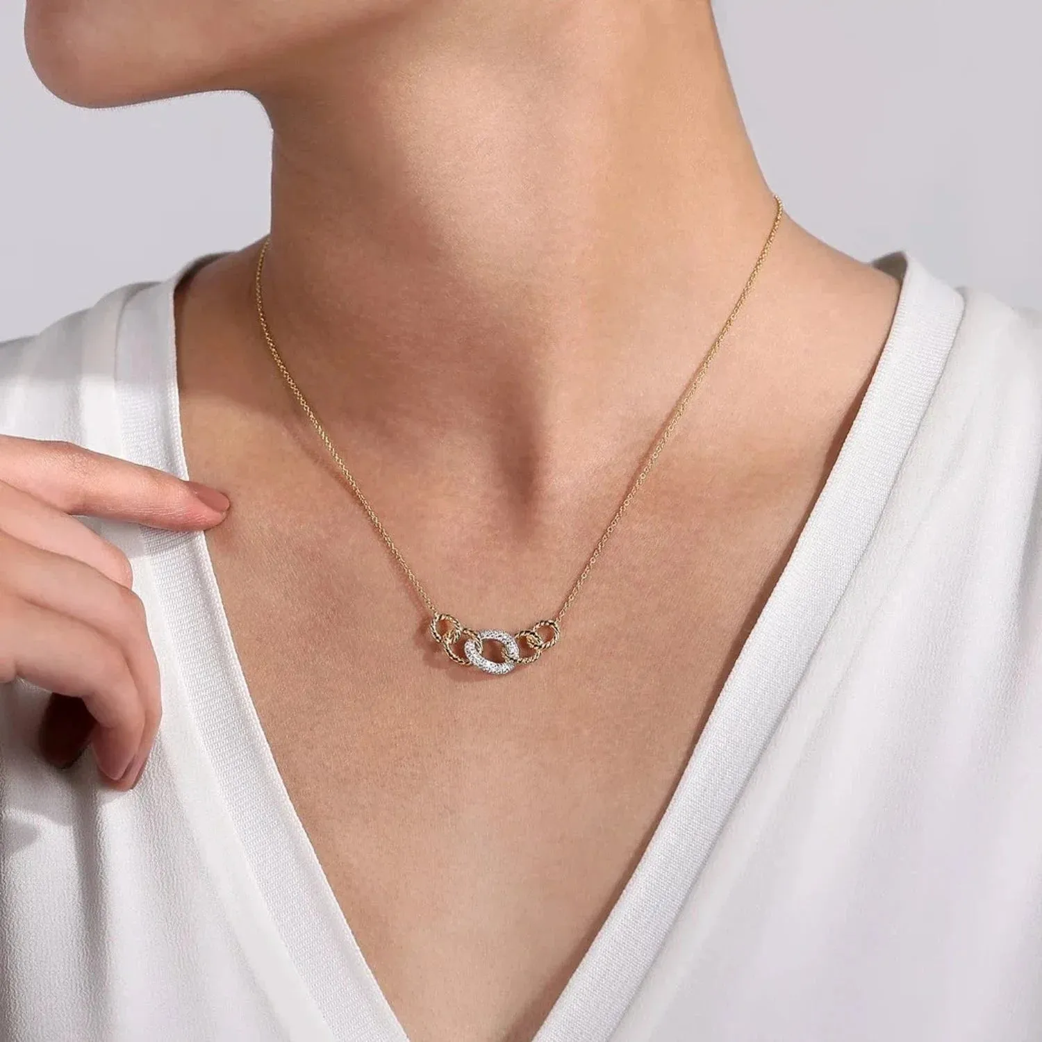 Gabriel & Co. Circular Chain Link Pave Diamond Pendant