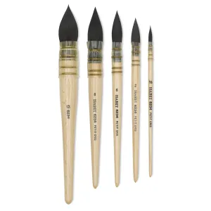 Isabey 6234 Squirrel Round With Wired Goose Quill