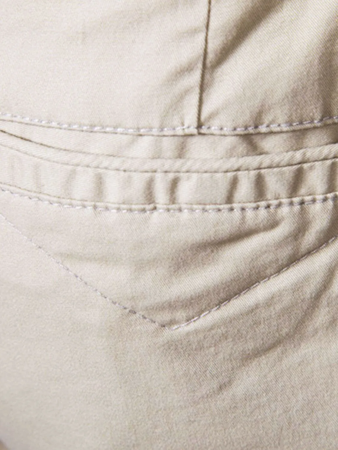 Men's Elastic Waist Shorts with Pockets – Comfortable & Stylish