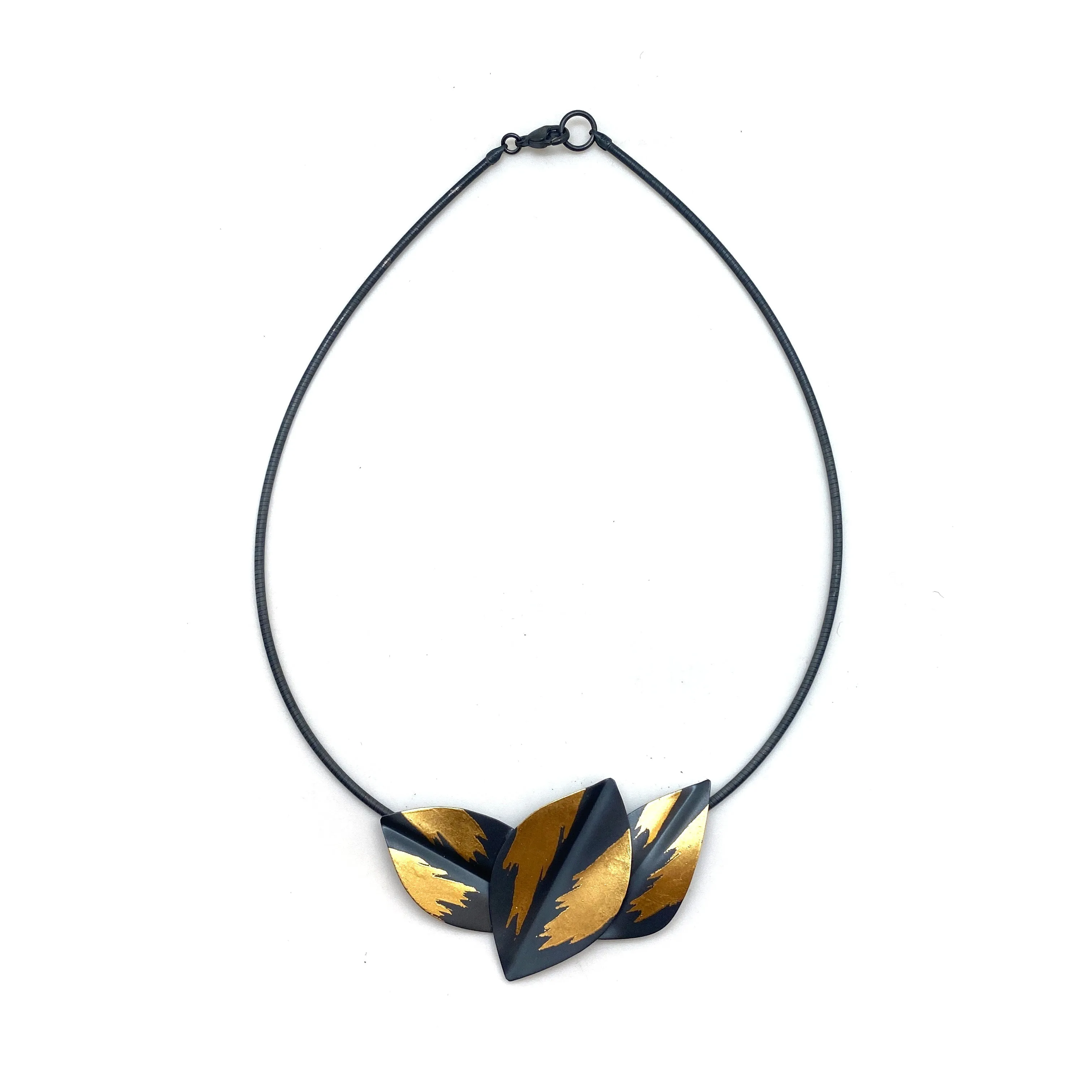 Petal Bunch Necklace - Black