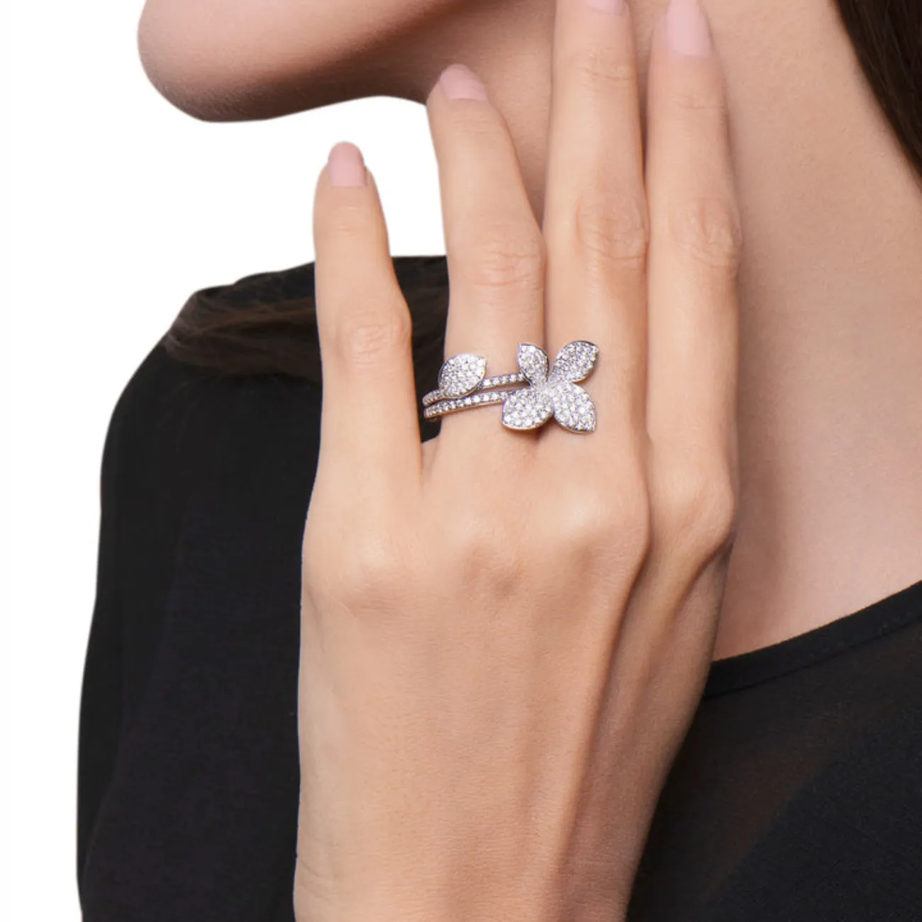 Petit Garden 18K White Gold Pavé Diamond Flower Ring