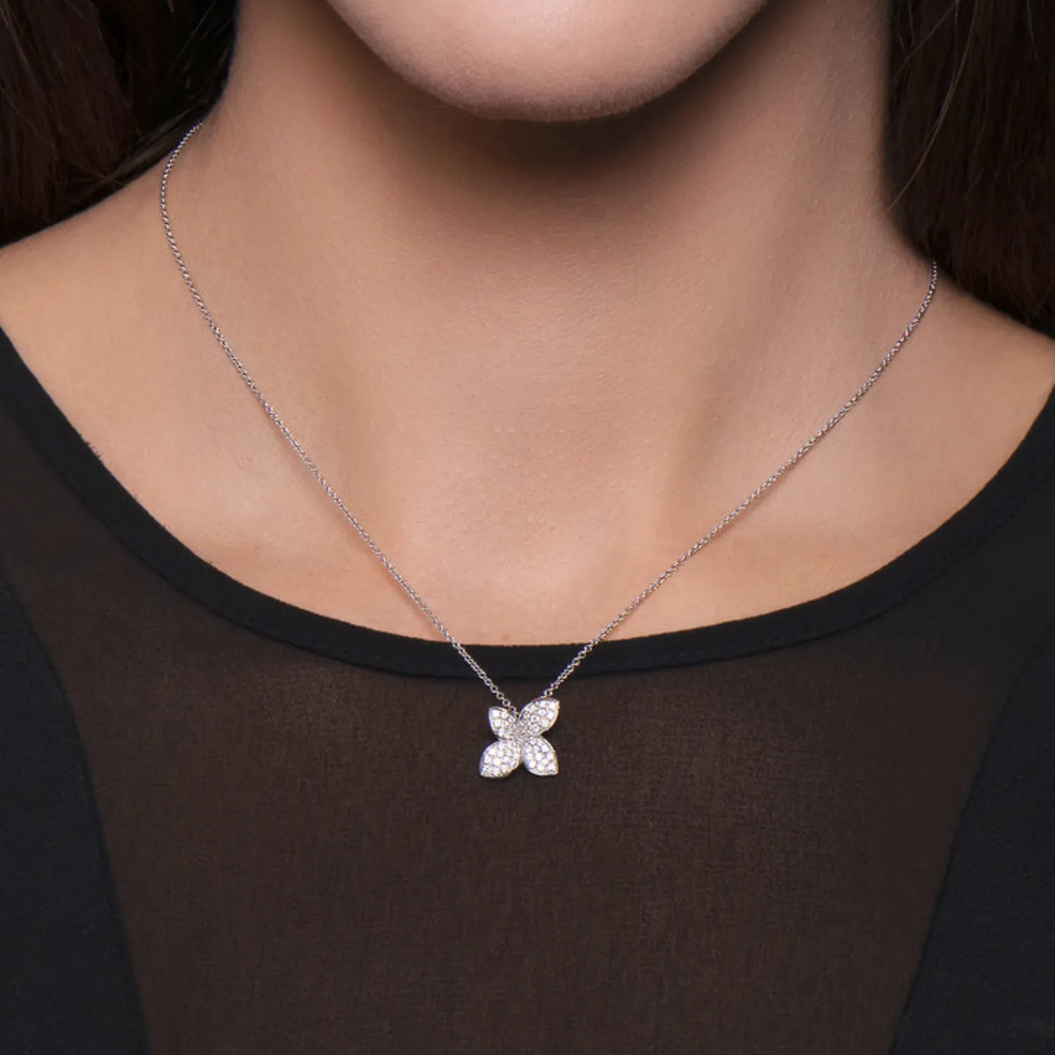 Petit Garden 18K White Gold Pavé Diamond Small Flower Necklace