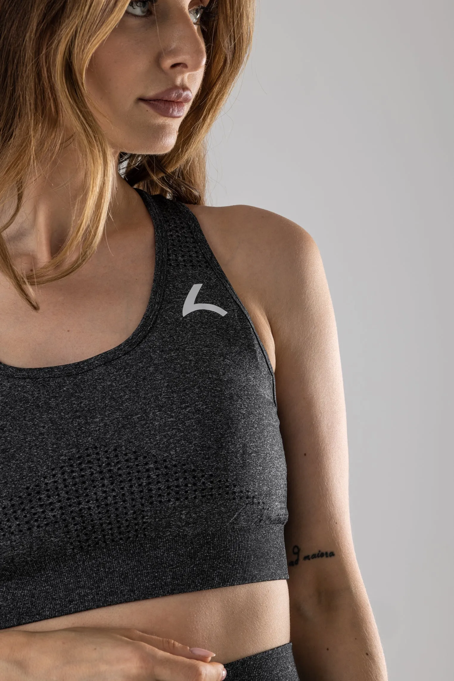 Reeva Performance Sports Bra, Seamless - Every Day, Grey