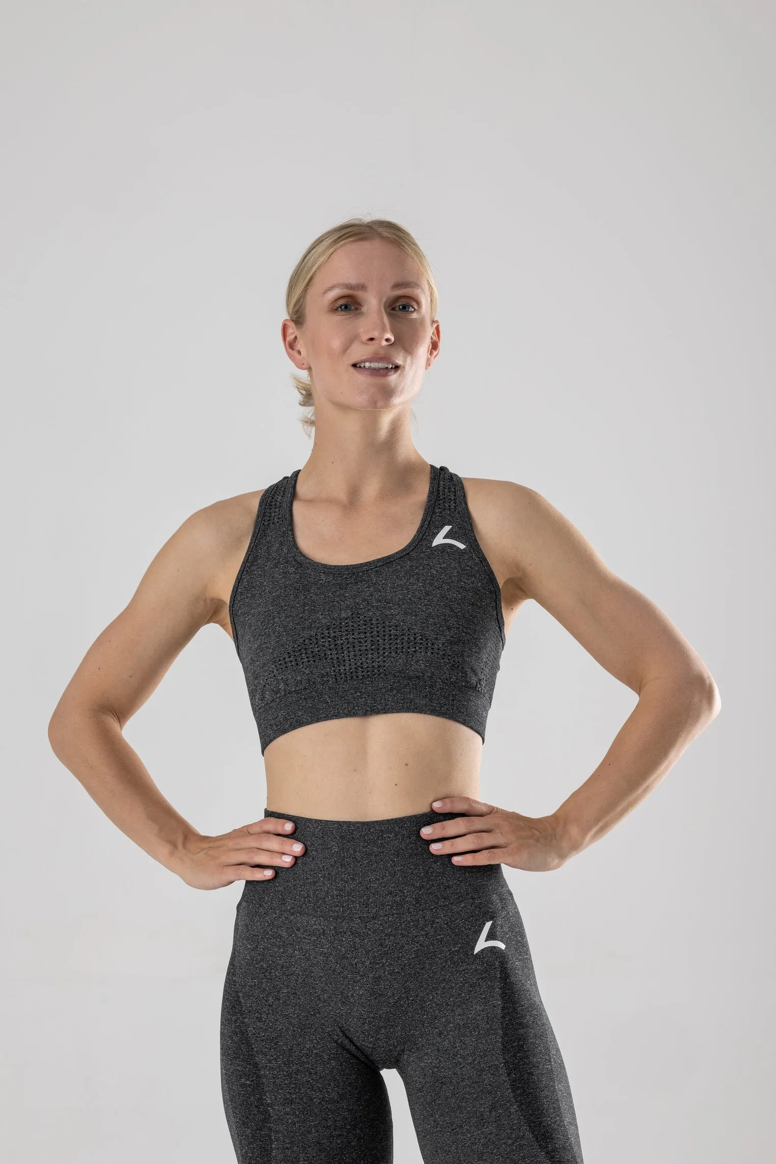 Reeva Performance Sports Bra, Seamless - Every Day, Grey