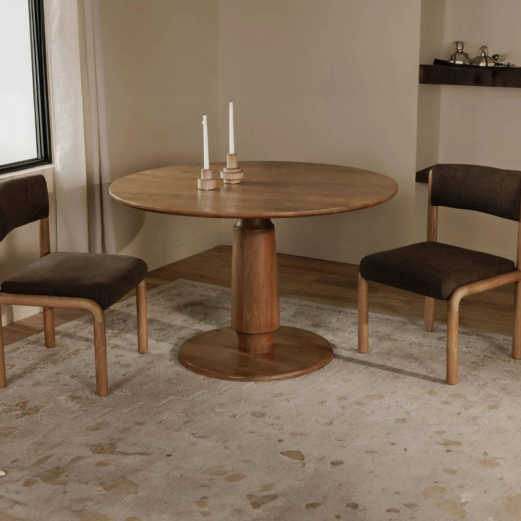 Sophisticated Round Gathering Hub