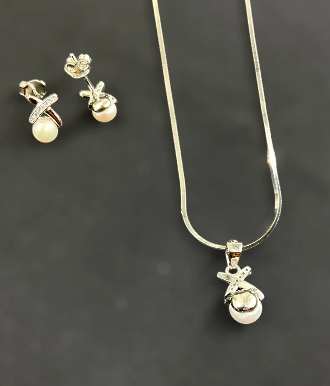 The Zila Silver Pearl Pendant Set