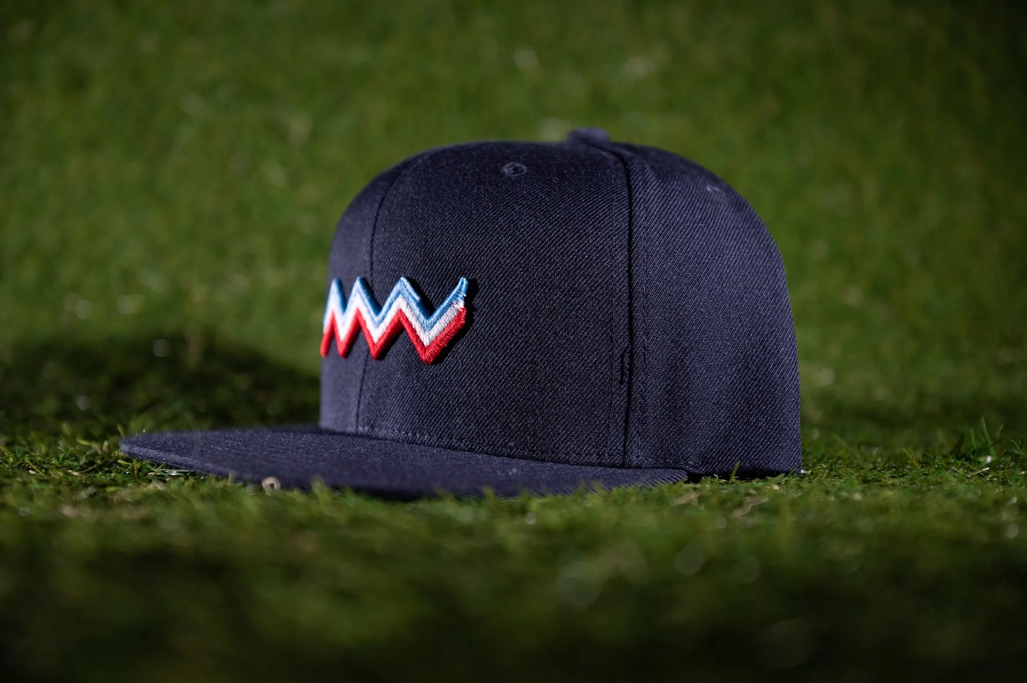 'Wave Logo' Premium Snapback | Navy