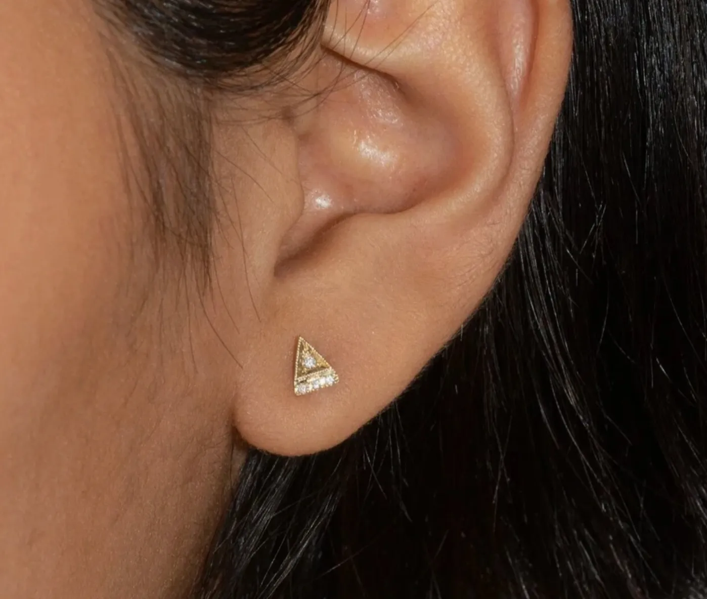 White Diamond Deco Point Triangle Single Stud